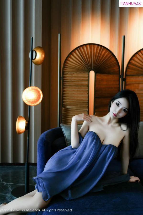   [XiuRen]高清写真图 2025.11.14 No.10988 烧烧小桃 性感长裙第3张图片